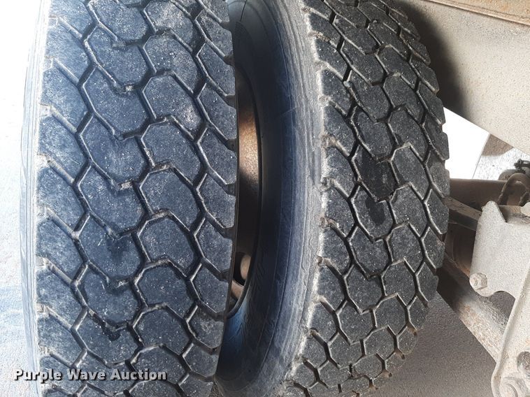 image for item DQ7075 2006 Wabash dry van trailer