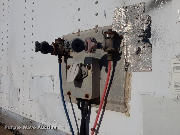 image for item DQ7076 2005 Wabash dry van trailer