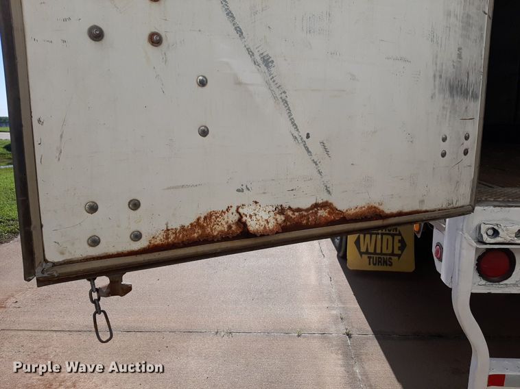 image for item DQ7076 2005 Wabash dry van trailer