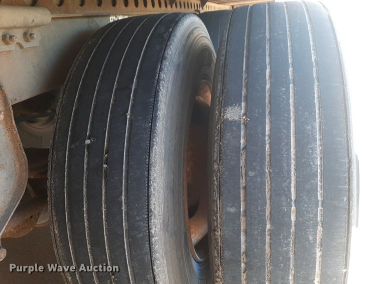 image for item DQ7076 2005 Wabash dry van trailer