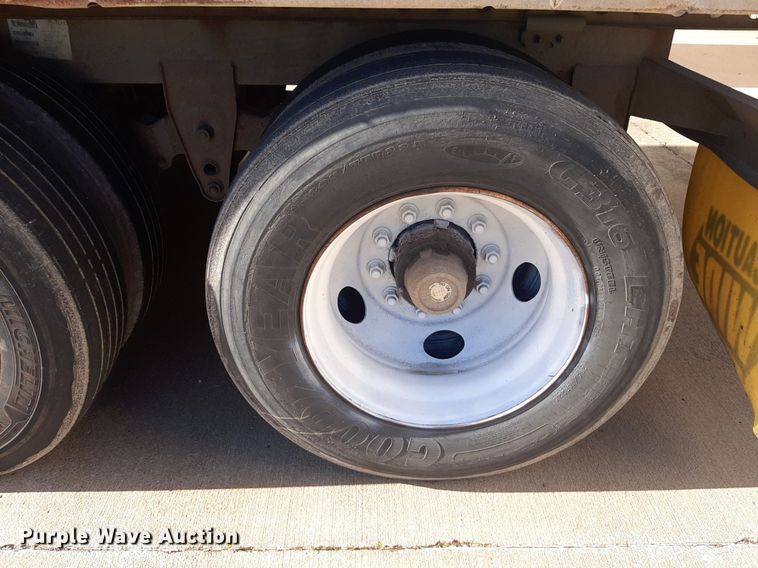 image for item DQ7076 2005 Wabash dry van trailer