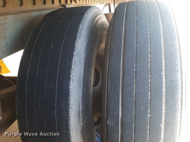 image for item DQ7076 2005 Wabash dry van trailer