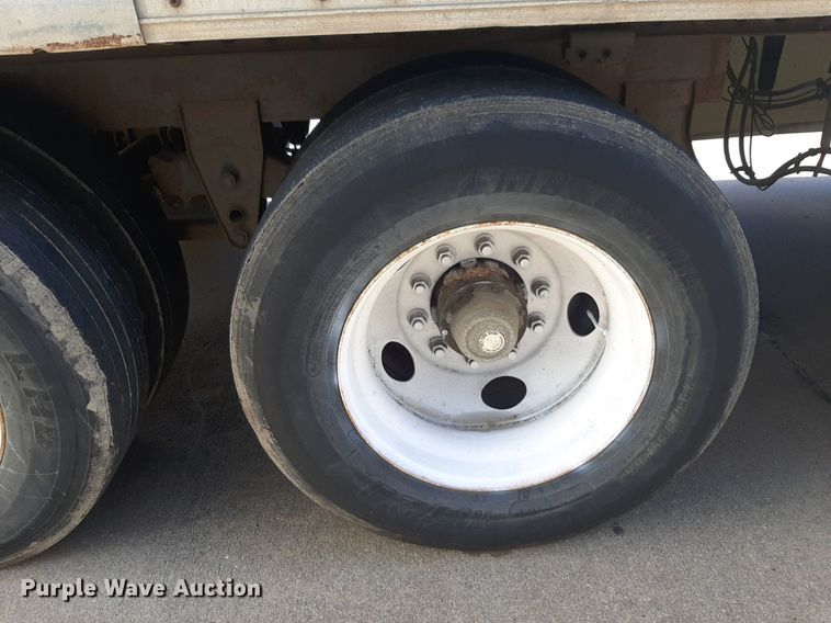 image for item DQ7076 2005 Wabash dry van trailer