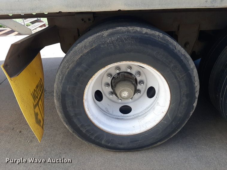 image for item DQ7076 2005 Wabash dry van trailer