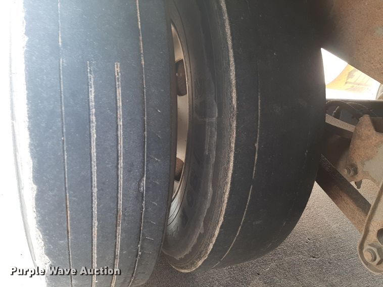 image for item DQ7076 2005 Wabash dry van trailer