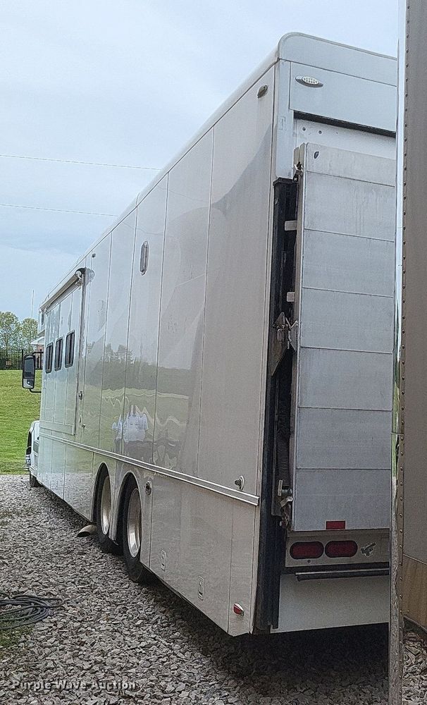 image for item DR4760 2006 Volvo  VNL toy hauler RV