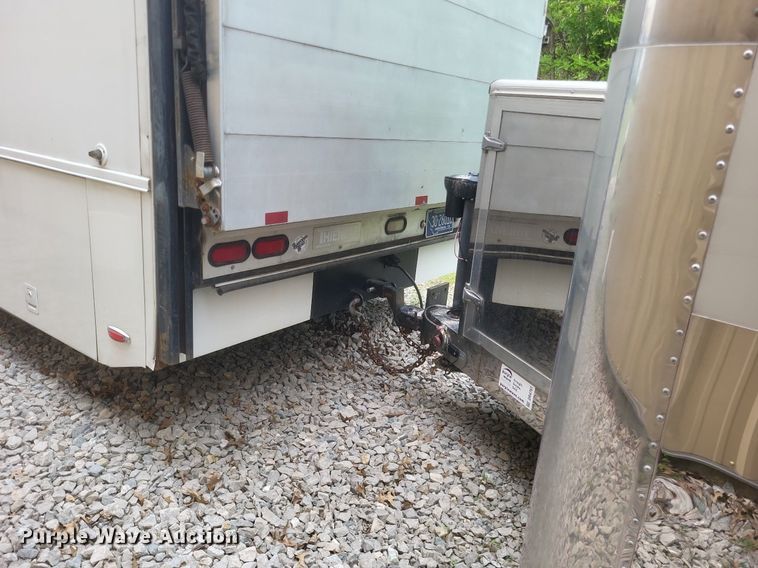 image for item DR4760 2006 Volvo  VNL toy hauler RV