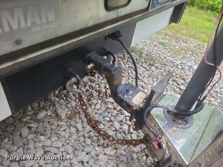 image for item DR4760 2006 Volvo  VNL toy hauler RV