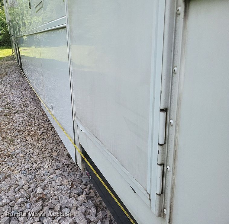 image for item DR4760 2006 Volvo  VNL toy hauler RV