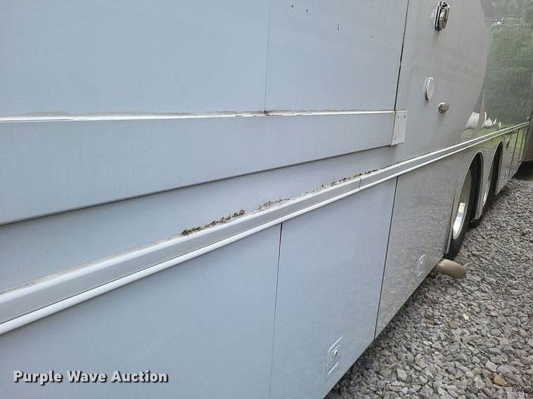 image for item DR4760 2006 Volvo  VNL toy hauler RV