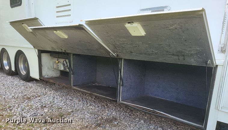 image for item DR4760 2006 Volvo  VNL toy hauler RV