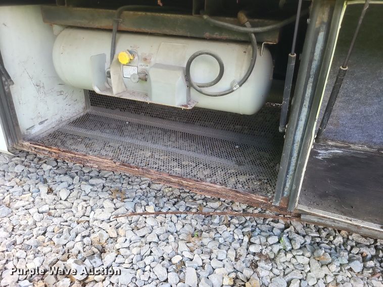 image for item DR4760 2006 Volvo  VNL toy hauler RV