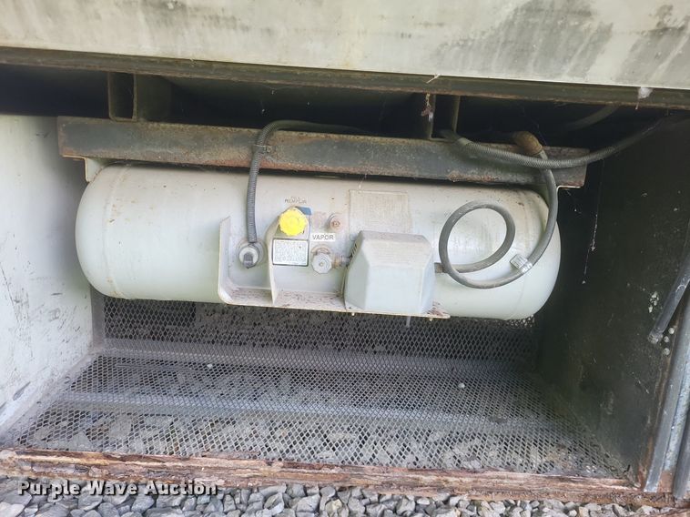 image for item DR4760 2006 Volvo  VNL toy hauler RV