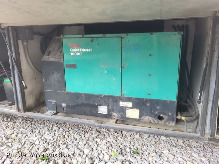 image for item DR4760 2006 Volvo  VNL toy hauler RV