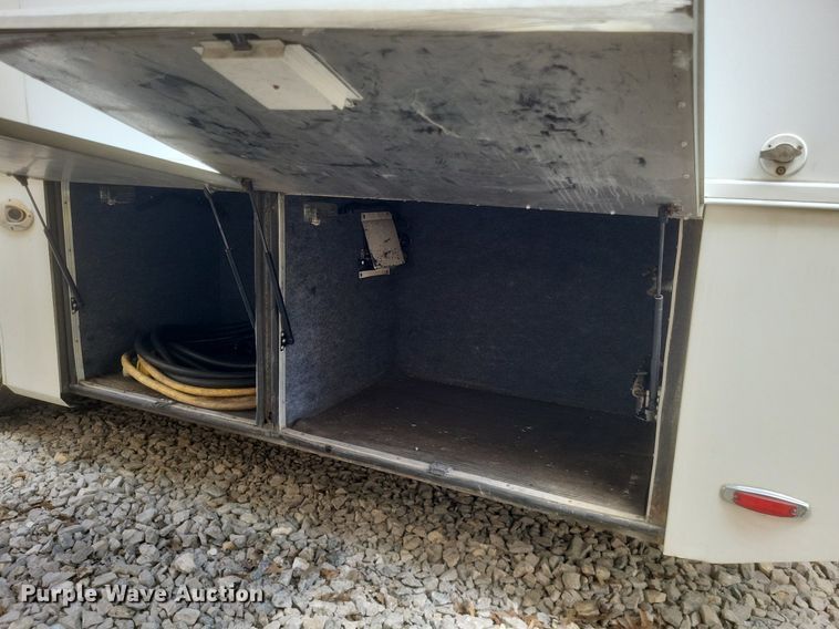 image for item DR4760 2006 Volvo  VNL toy hauler RV