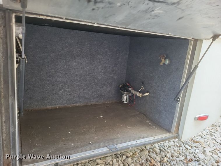 image for item DR4760 2006 Volvo  VNL toy hauler RV