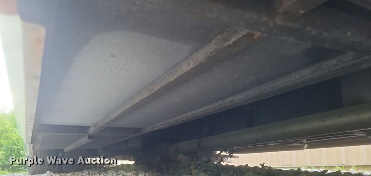 image for item DR4760 2006 Volvo  VNL toy hauler RV