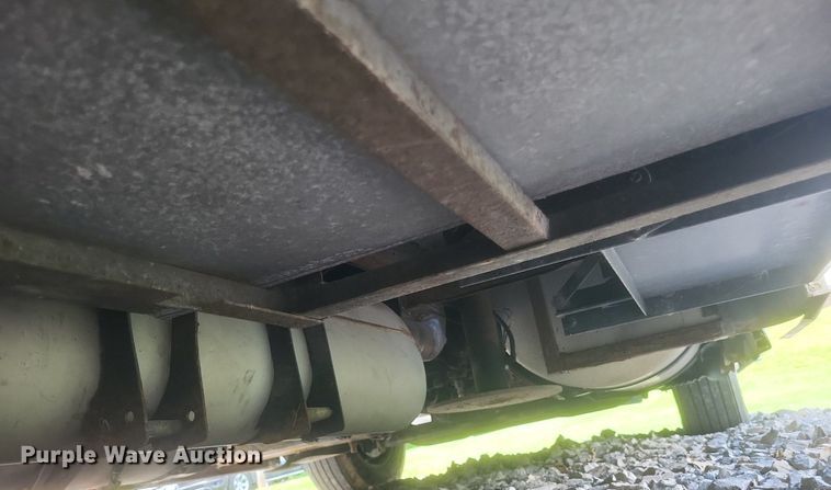 image for item DR4760 2006 Volvo  VNL toy hauler RV