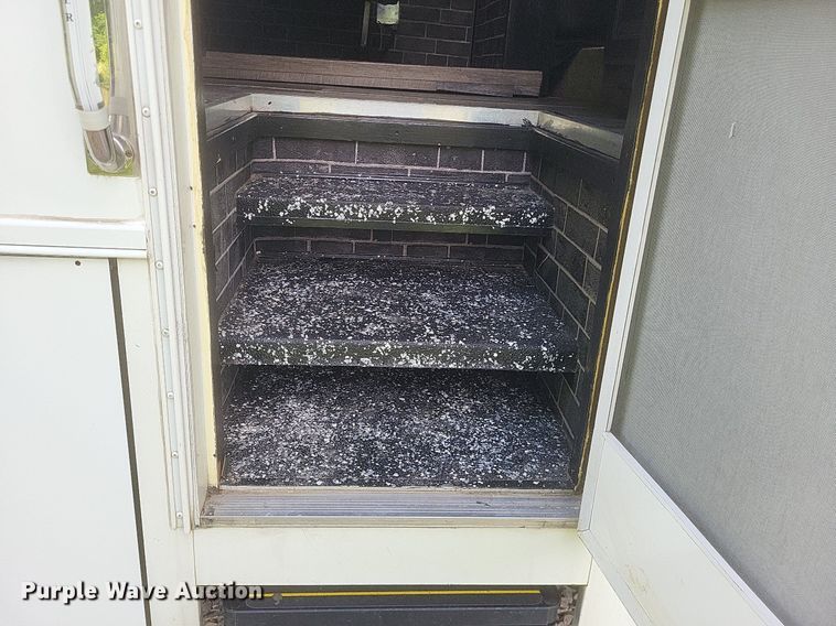 image for item DR4760 2006 Volvo  VNL toy hauler RV