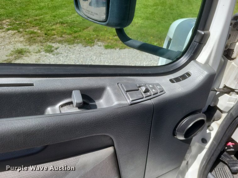 image for item DR4760 2006 Volvo  VNL toy hauler RV