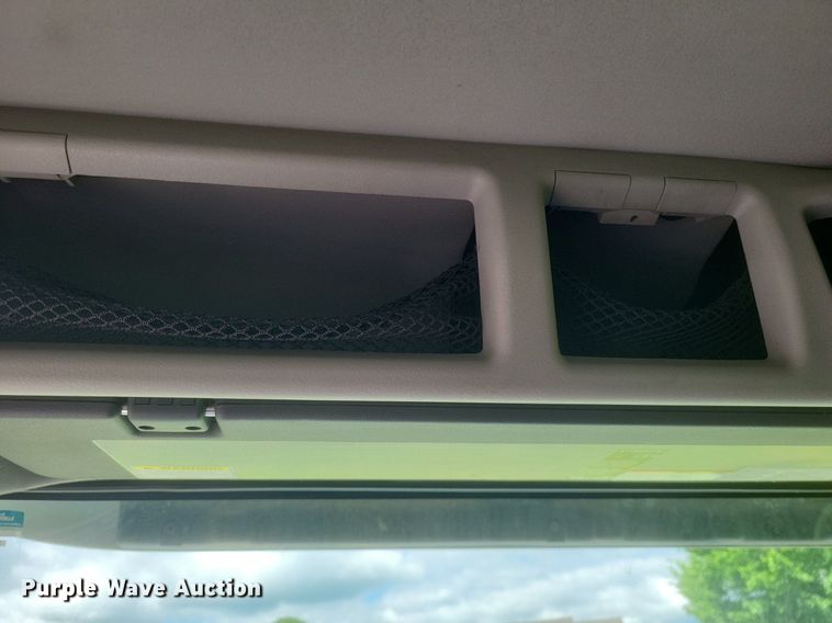 image for item DR4760 2006 Volvo  VNL toy hauler RV