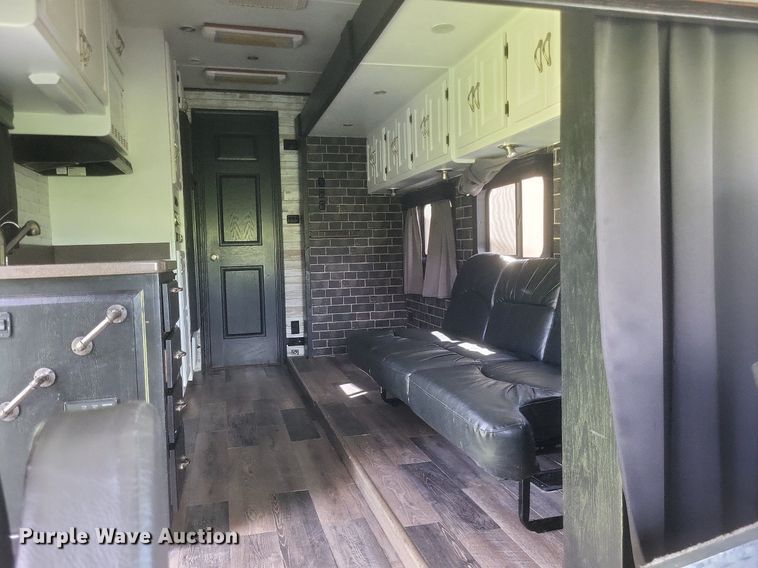 image for item DR4760 2006 Volvo  VNL toy hauler RV