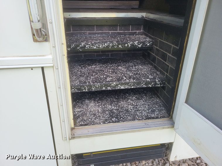 image for item DR4760 2006 Volvo  VNL toy hauler RV