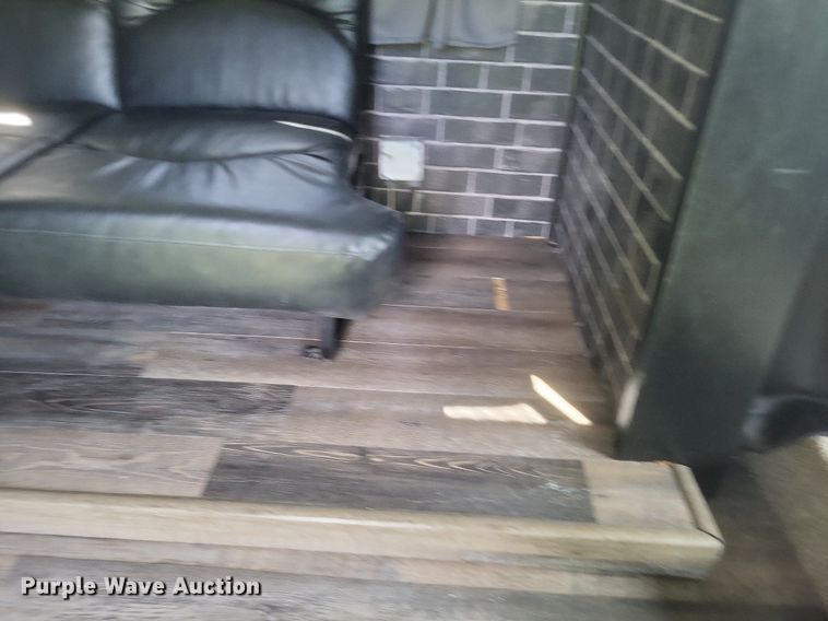 image for item DR4760 2006 Volvo  VNL toy hauler RV