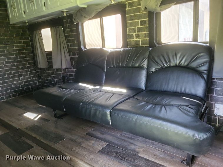 image for item DR4760 2006 Volvo  VNL toy hauler RV