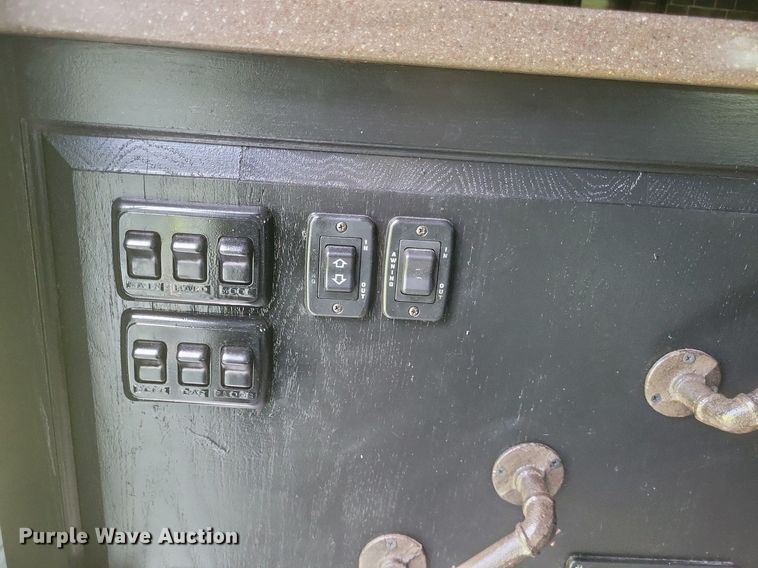 image for item DR4760 2006 Volvo  VNL toy hauler RV