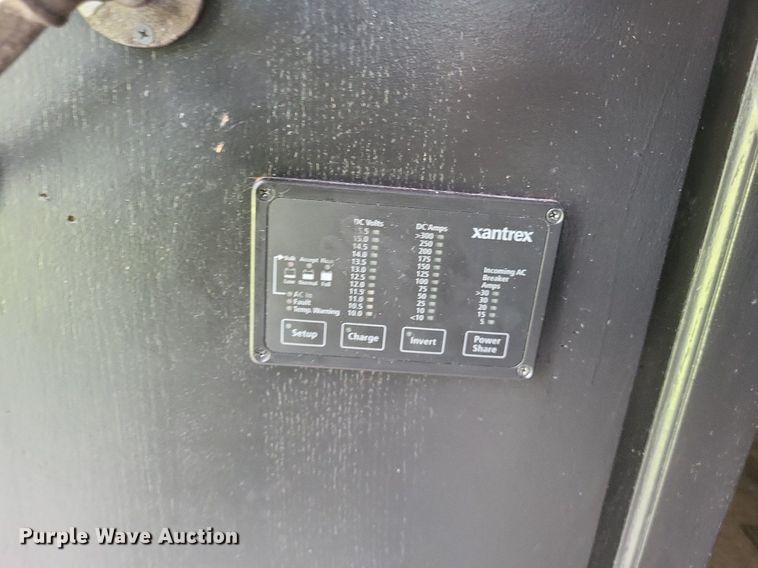 image for item DR4760 2006 Volvo  VNL toy hauler RV