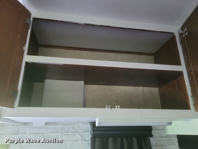 image for item DR4760 2006 Volvo  VNL toy hauler RV