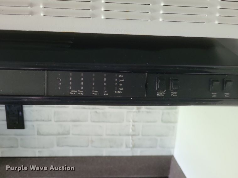 image for item DR4760 2006 Volvo  VNL toy hauler RV