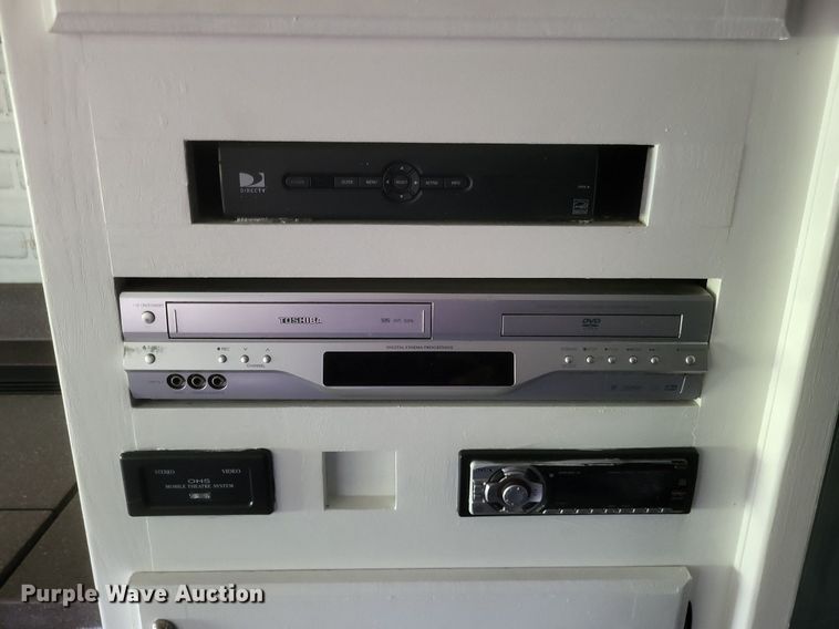 image for item DR4760 2006 Volvo  VNL toy hauler RV