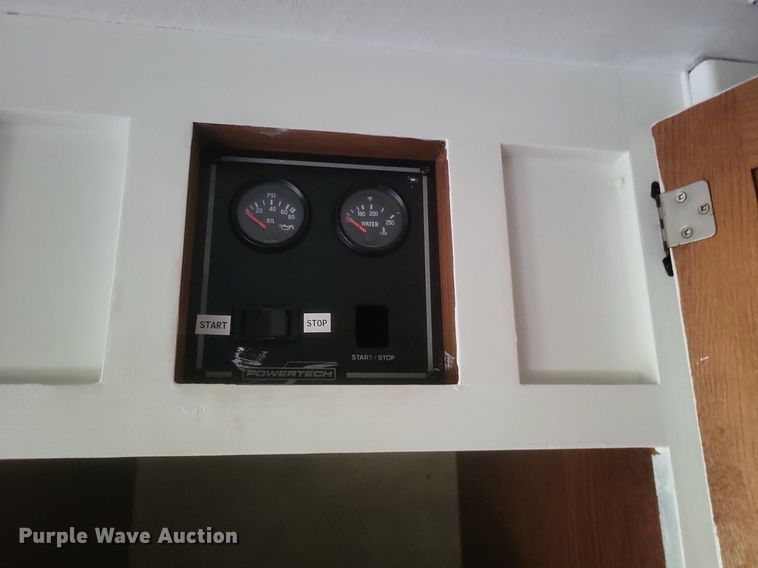 image for item DR4760 2006 Volvo  VNL toy hauler RV