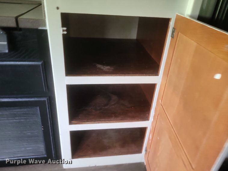 image for item DR4760 2006 Volvo  VNL toy hauler RV