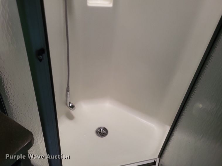 image for item DR4760 2006 Volvo  VNL toy hauler RV