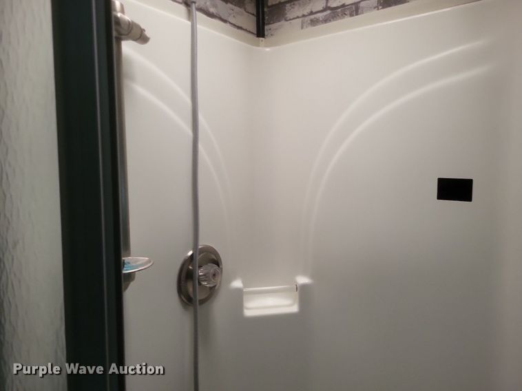 image for item DR4760 2006 Volvo  VNL toy hauler RV