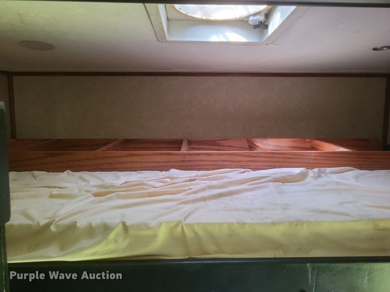 image for item DR4760 2006 Volvo  VNL toy hauler RV