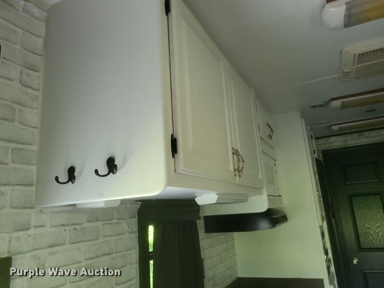 image for item DR4760 2006 Volvo  VNL toy hauler RV