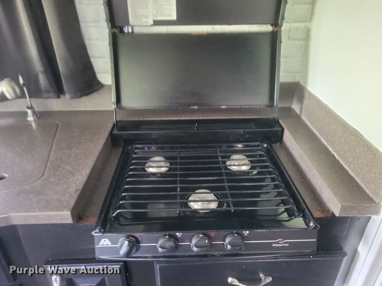 image for item DR4760 2006 Volvo  VNL toy hauler RV