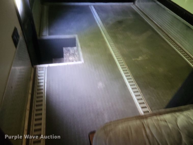 image for item DR4760 2006 Volvo  VNL toy hauler RV