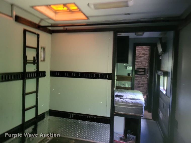 image for item DR4760 2006 Volvo  VNL toy hauler RV