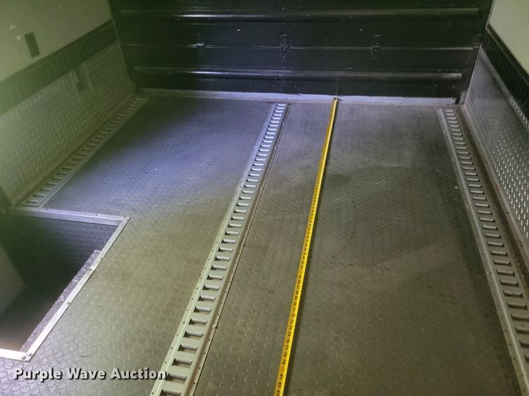 image for item DR4760 2006 Volvo  VNL toy hauler RV