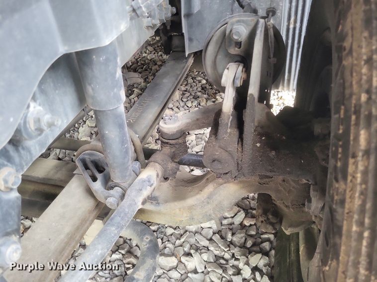 image for item DR4760 2006 Volvo  VNL toy hauler RV