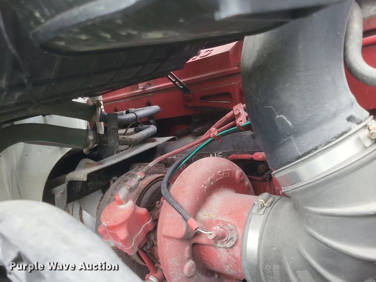 image for item DR4760 2006 Volvo  VNL toy hauler RV