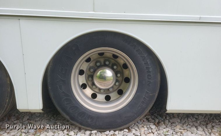 image for item DR4760 2006 Volvo  VNL toy hauler RV