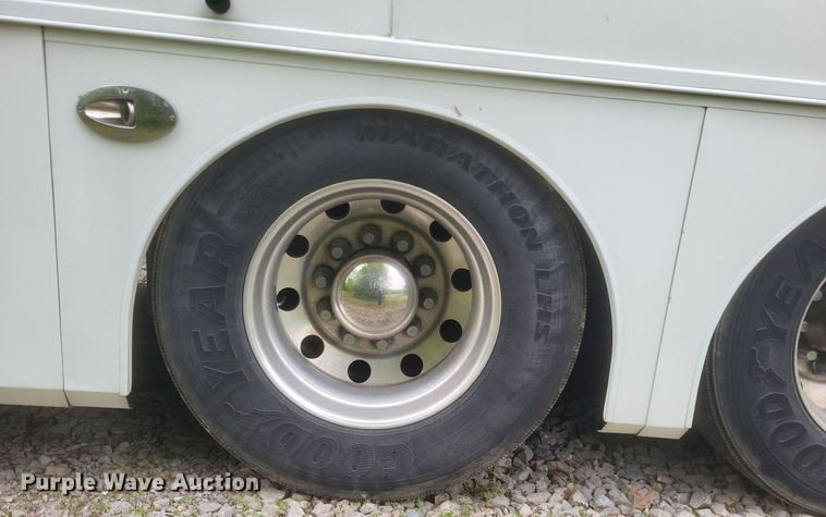 image for item DR4760 2006 Volvo  VNL toy hauler RV