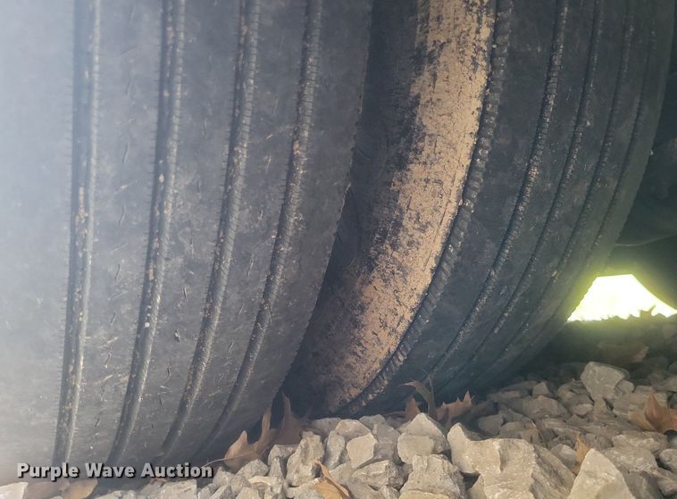 image for item DR4760 2006 Volvo  VNL toy hauler RV