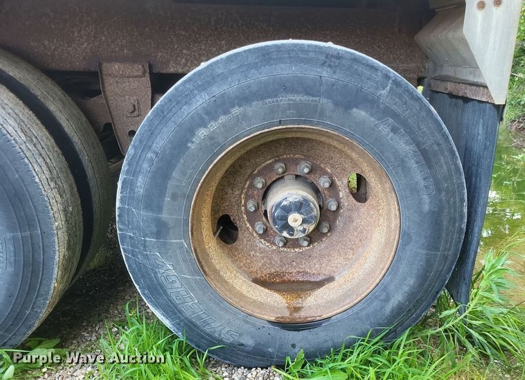 image for item DR4771 1995 Jetco grain trailer